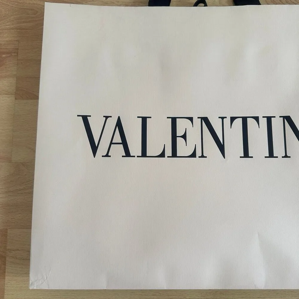 Valentino paper shopping